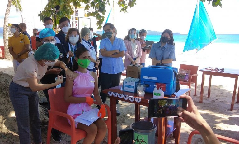 10K Sinovac vaccines for tourism workers arrive in Boracay