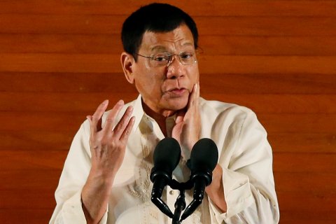 President Duterte rolled up his Barong Tagalog sleeves during SONA 2016
