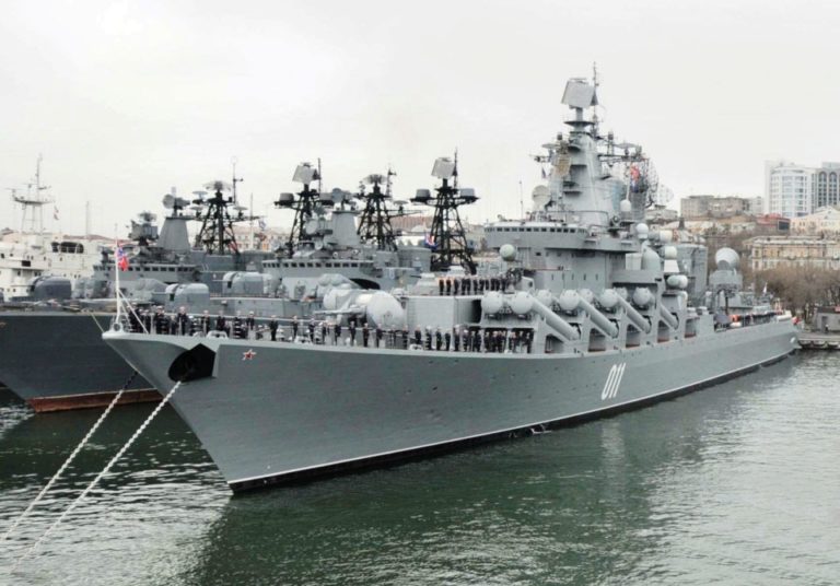 1600px Missile cruiser Varyag in Vladivostok 2010