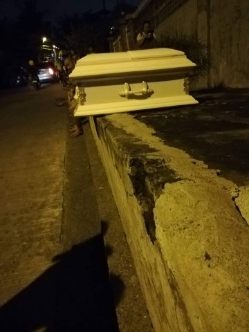 The coffin of a child was put outside because the family was afraid of a possible tsunami after the magnitude 6.4 earthquake in Cotabato. (Image from One Mindanao)
