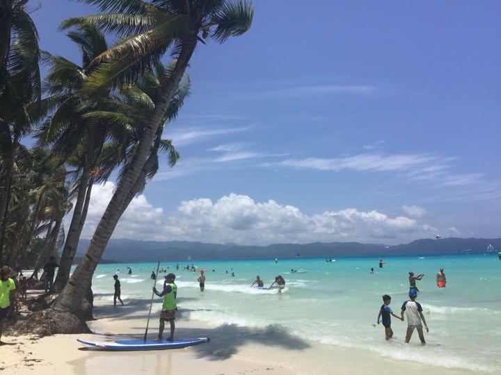 8 Boracay tourists arrested for faking swab results