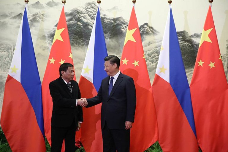 800px President Duterte handshake with President Xi