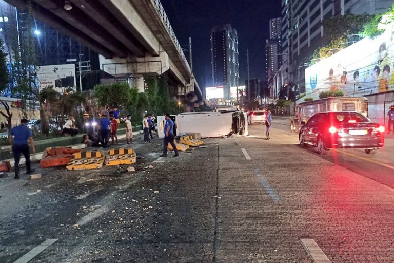 Accidents caused by EDSA concrete barriers alarm MMDA