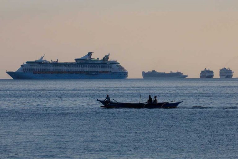 Boats, ships banned from approaching Manila baywalk seawall