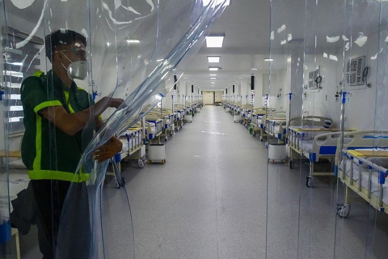 COVID-19 bed occupancy in Manila hospitals slightly decreased