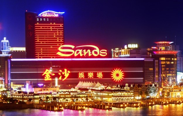 China coronavirus now in Macau, casino staff ordered to wear face masks