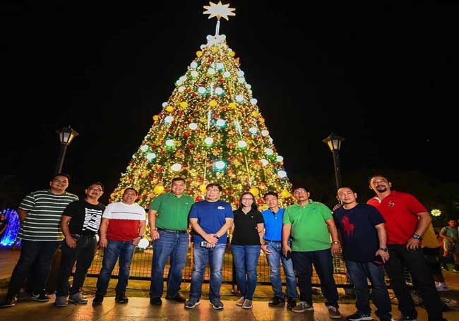 Cavite province officials unveiled a giant Christmas Tree at the City Plaza.