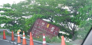 Container van fell in CAVITEx