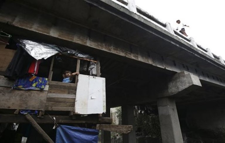 Duterte orders immediate housing for settlers under bridges in QC