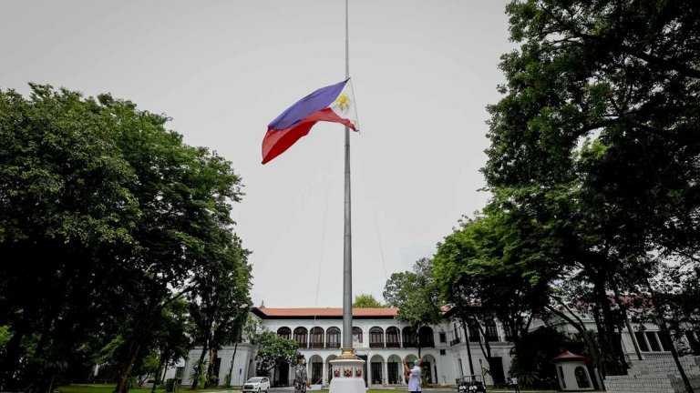 Duterte signs 10-days of 'national mourning' for PNoy