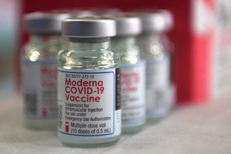 FDA grants EUA to Moderna's COVID-19 vaccine