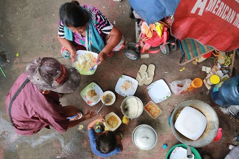 Filipino family needs P8K a month to eat 3 times a day - PSAFilipino family needs P8K a month to eat 3 times a day - PSA