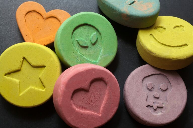 Foreigner sends Pinay girlfriend cans containing ecstasy