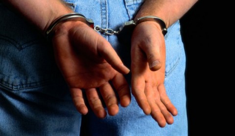 Handcuffed-Man-Steals-Police-Cruiser-665x385