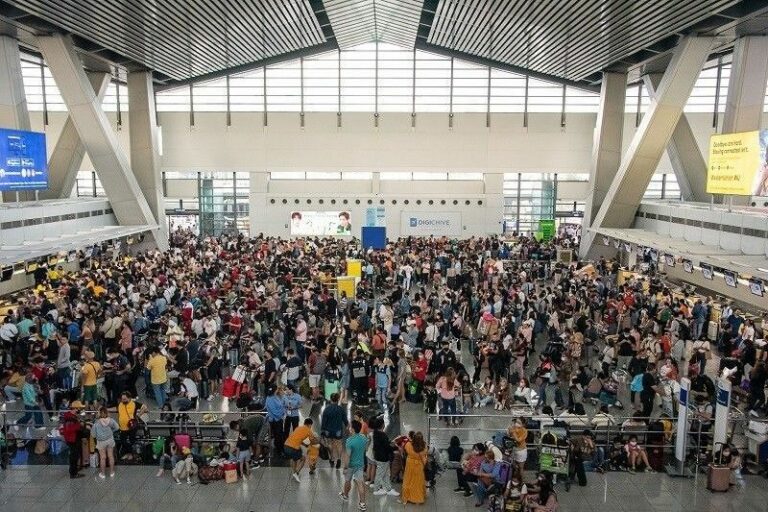 Int'l travelers should check-in at least 3 hours before flight