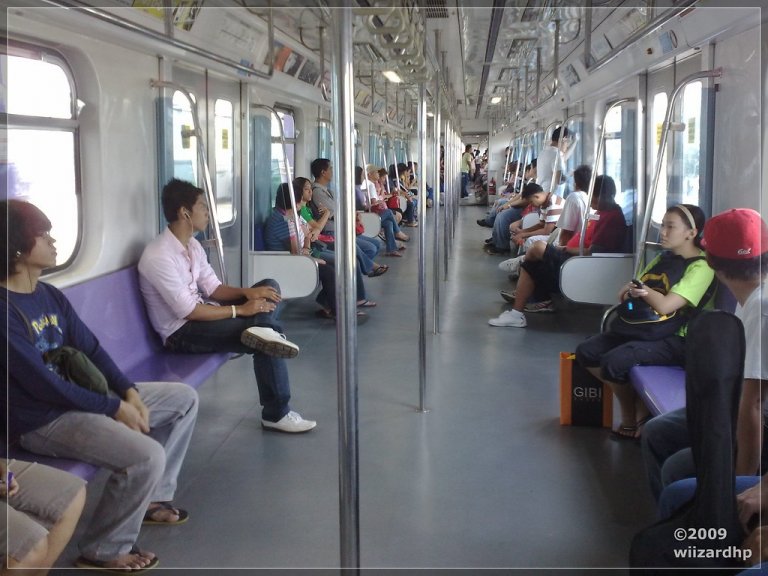 LRT2 prohibits talking inside trains