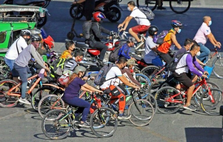 Law requiring cyclists to wear helmets urged