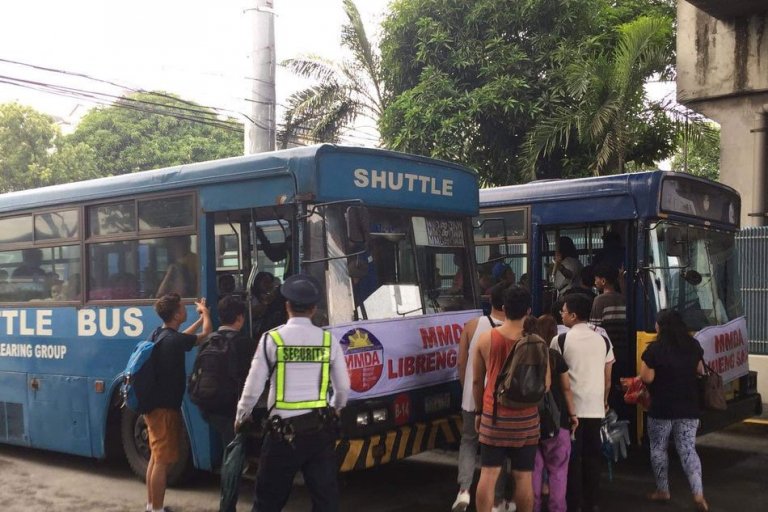 MMDA gives free bus ride to LRT-2 passengers