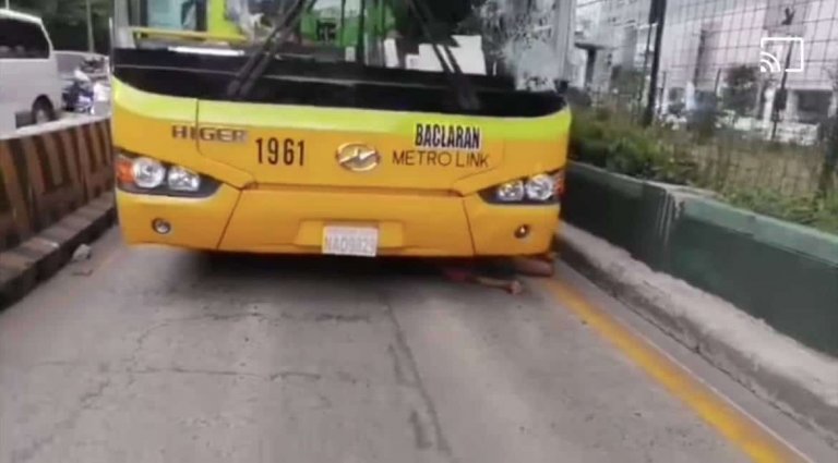 Man killed by bus he threw stone at on EDSA