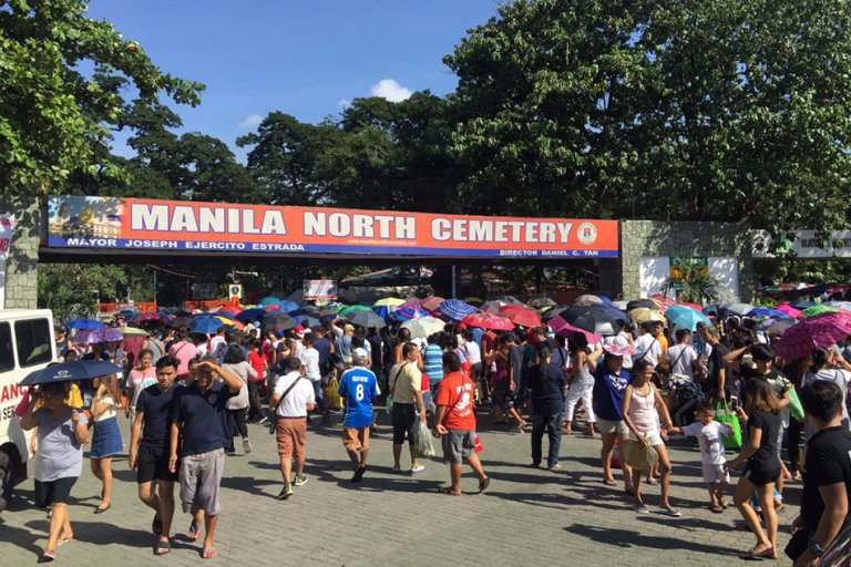 Manila North Cemetery only allows 30 people in burials
