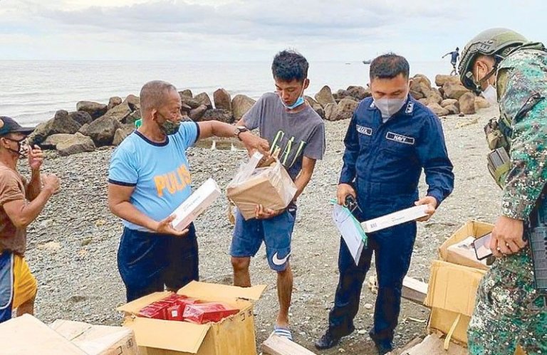 Marines seize smuggled cigarettes in Maguindanao