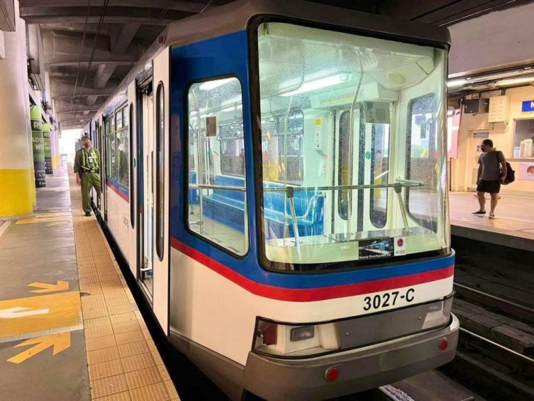 Passenger's laptop damaged after passing through MRT3's x-ray scanner