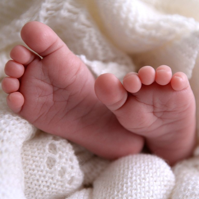 Mother arrested for selling her baby online