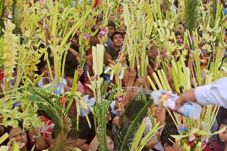 'Pahalik' allowed this Holy Week