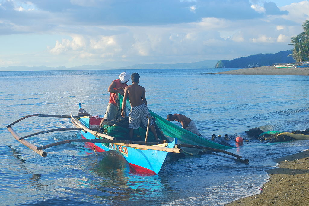 people-fishing-in-the-philippines
