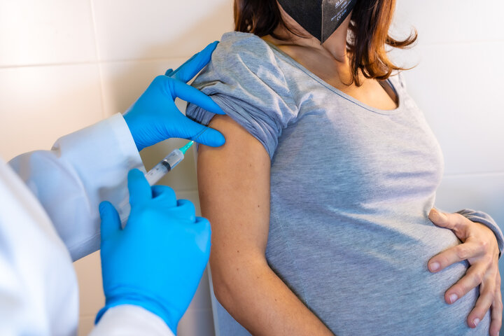 Pregnant women urged to get vaccinated against COVID-19