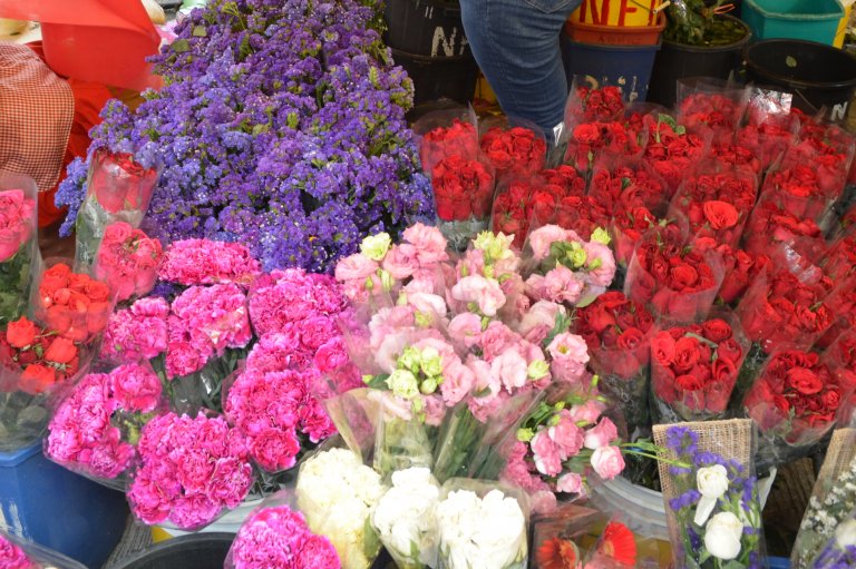 Prices of flowers in Dangwa days before Valentine's