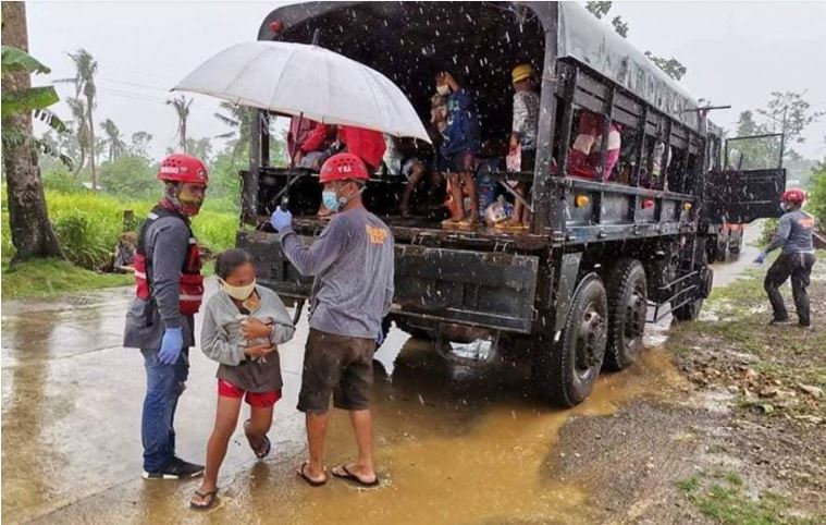Residents of E. Visayas, Bicol evacuate due to Typhoon Bising