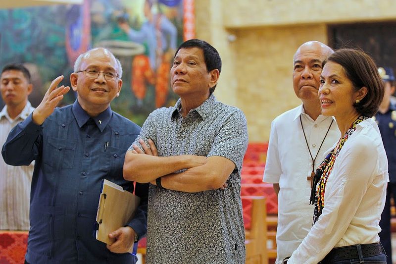 Rodrigo Duterte with Romulo Valles Fr. Joel Tabora and Regina Lopez