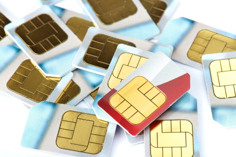 SIM registration accepts ID with cartoon picture