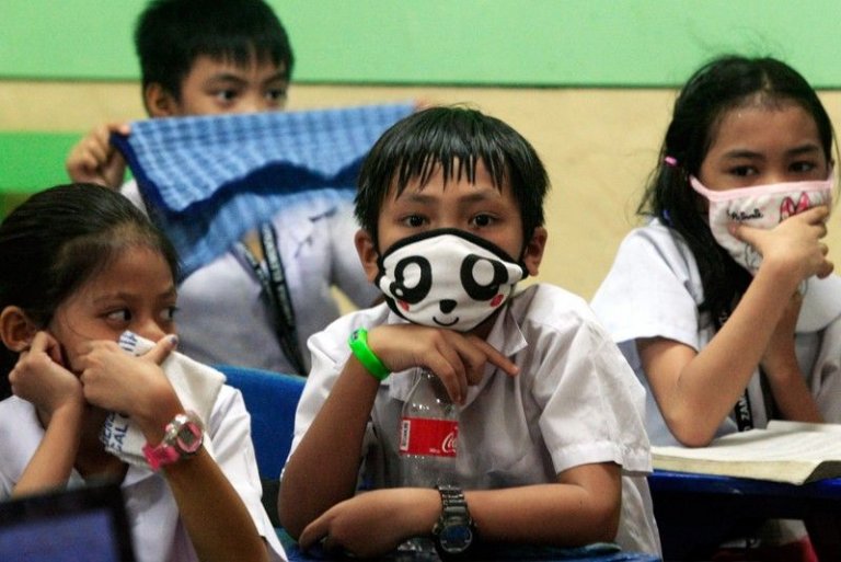 Manila coronavirus students mask