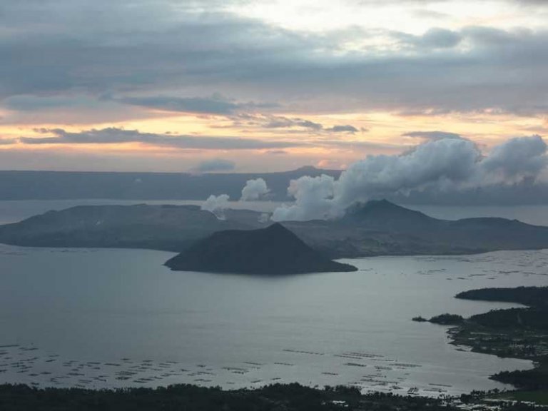 Series of 5 short phreatomagmatic bursts occurred in Taal Volcano