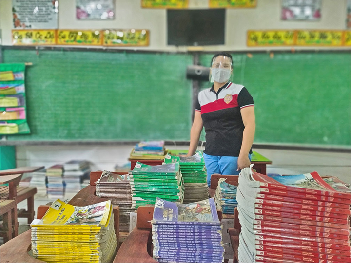 Solon urges DepEd to pay teachers' extra working days