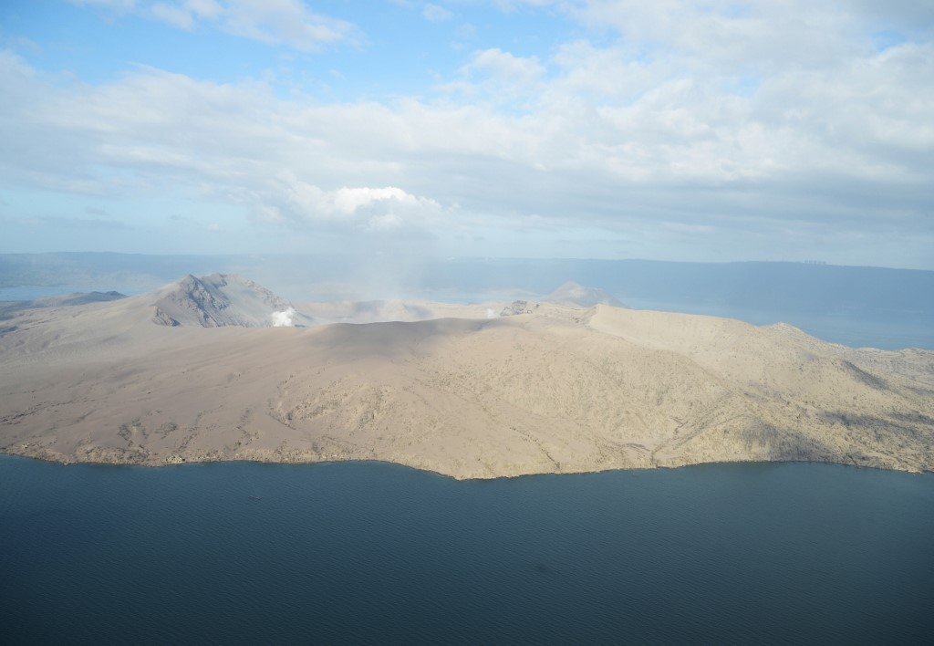 Taal Volcano Emits High Level Of Sulfur Dioxide Pln Media 1426