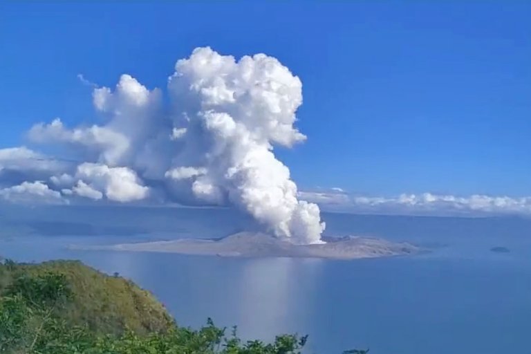 Taal Volcano records 3 phreatomagmatic bursts