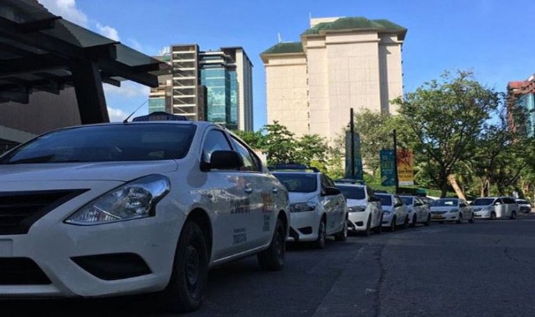 Taxi driver, barker who charged French nationals P10K fare arrested