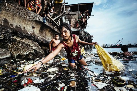 UNICEF photo of the year is 'Philippines Garbage, Children and Death'