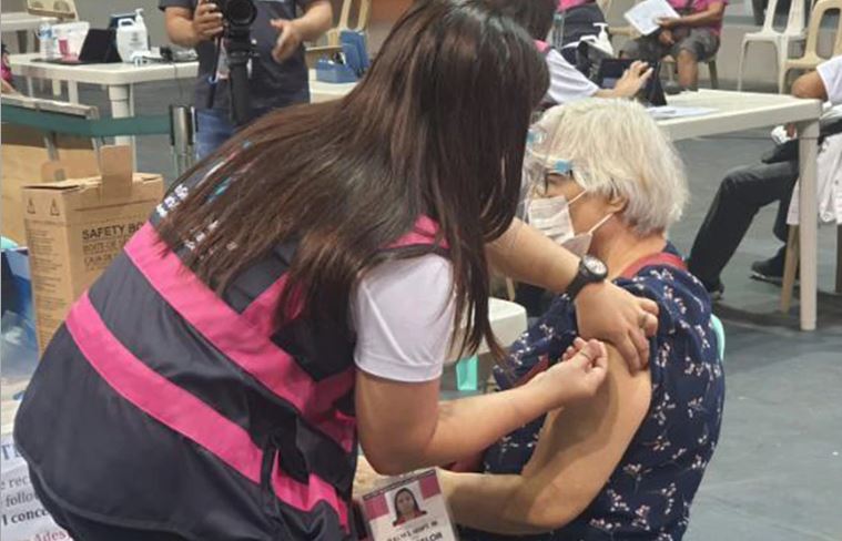 Vaccination of seniors in Santa Rosa, Laguna begins