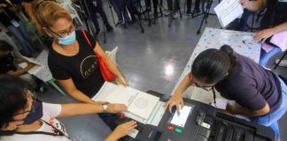Voters to leave ballots to officials if VCMs malfunction - Comelec exec