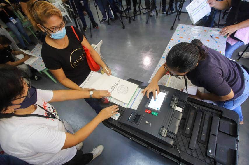 Voters To Leave Ballots To Officials If VCMs Malfunction Comelec Exec 