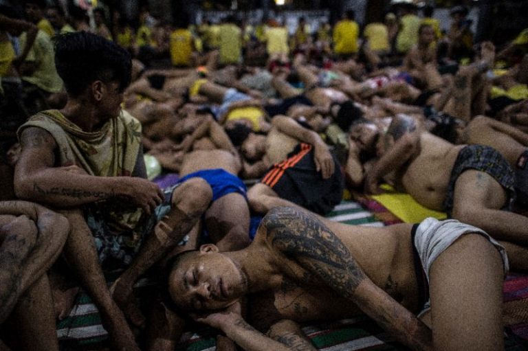 crowded jails in Philippines