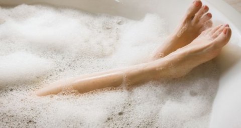 hot baths improve sleep