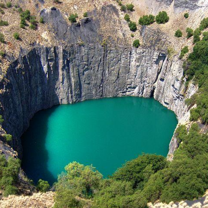 10 Largest Holes in the World