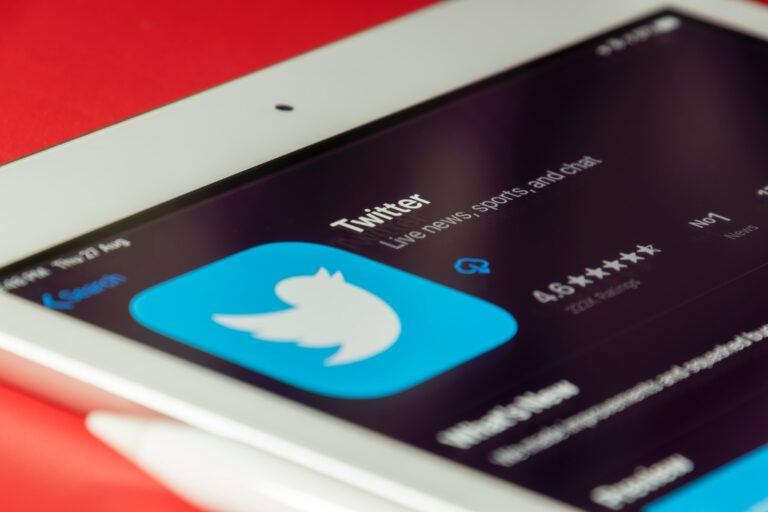 Expert warn against following celebrities, organizations on Twitter
