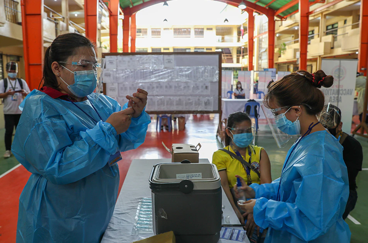 vaccinate Metro Manila residents OCTA research