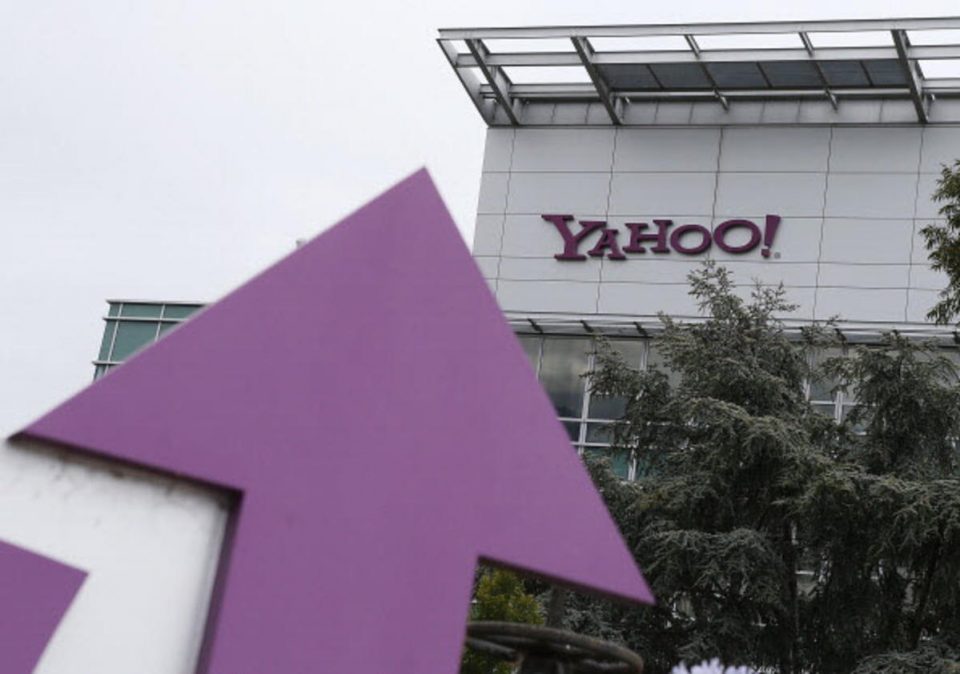 yahoo sign, Verizon to buy yahoo, yahoo stock